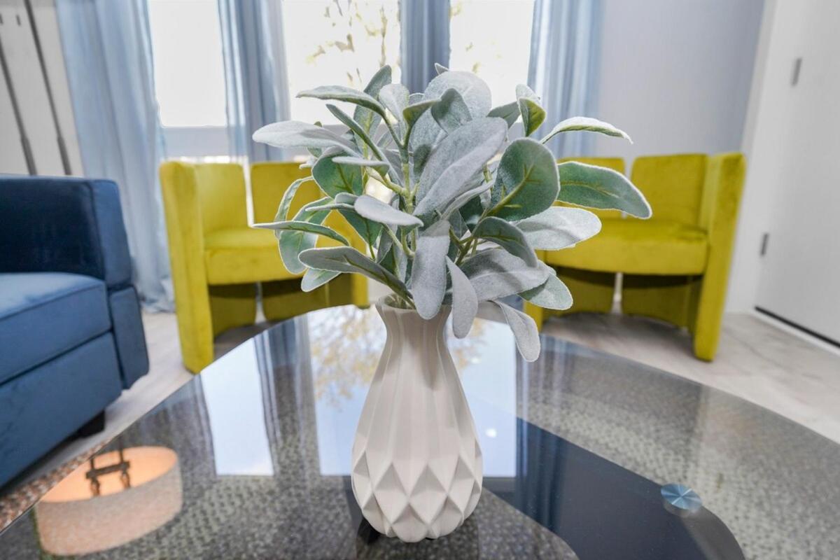 Pilsen Art Center Family Friendly 3br Retreat With Free Parking Near Medical District, Douglas Park And Illinois Chicago