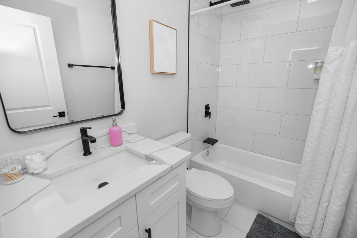 Apartment Pilsen Art Center Family Friendly 3br Retreat With Free Parking Near Medical District, Douglas Park And Illinois