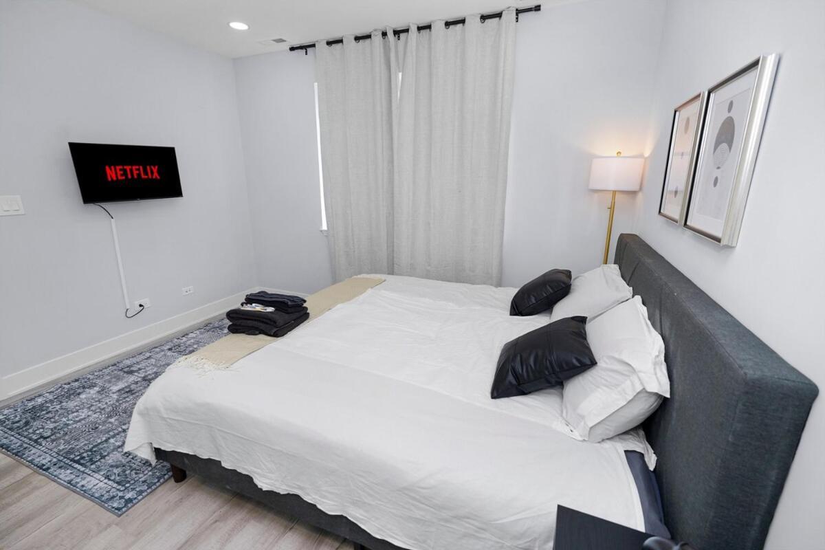 Pilsen Art Center Family Friendly 3br Retreat With Free Parking Near Medical District, Douglas Park And Illinois Chicago