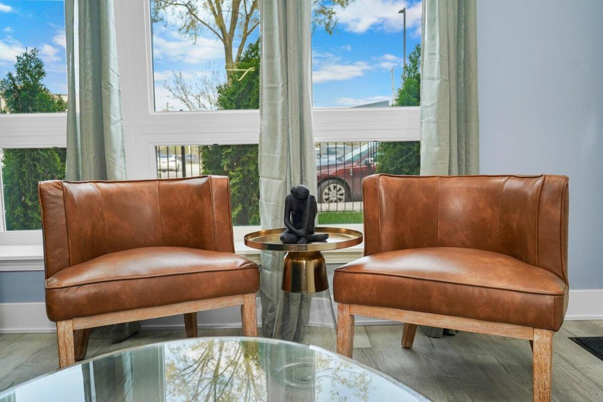 Spacious 3br Family Oasis Sleeps 8 With Free Parking Near Medical District, Douglas Park And Of Illinois Apartment *
