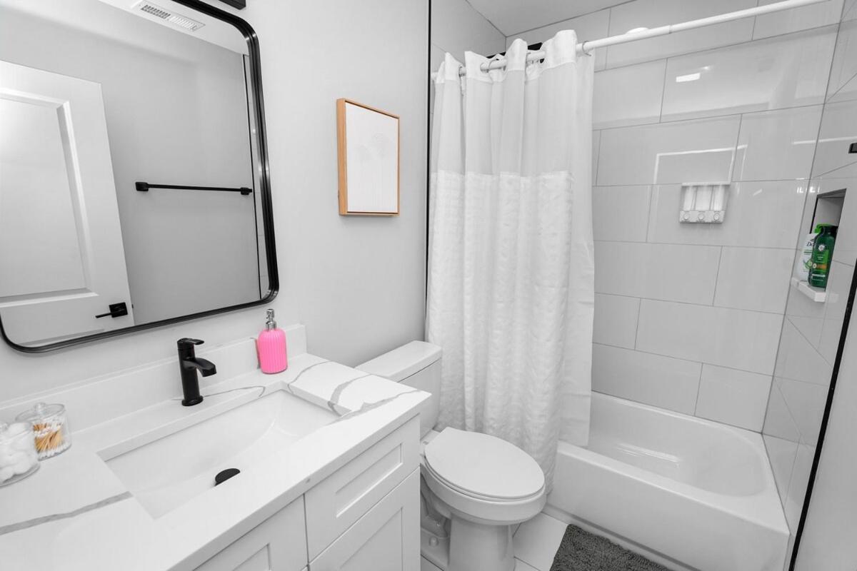 Spacious 3br Family Oasis Sleeps 8 With Free Parking Near Medical District, Douglas Park And Of Illinois Apartment