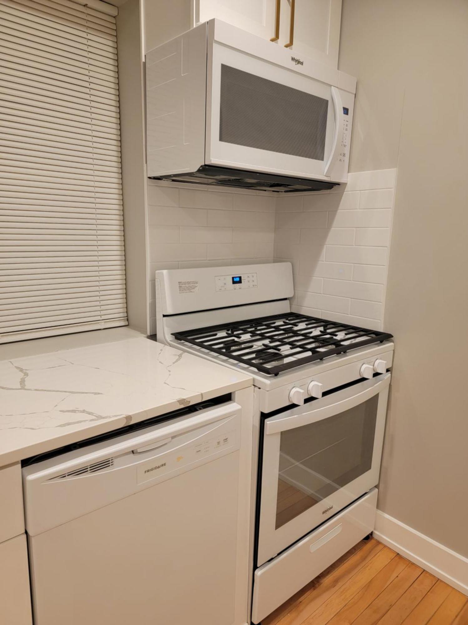 Beautiful 4 Bedroom 2 Bathroom Near Everything Chicago