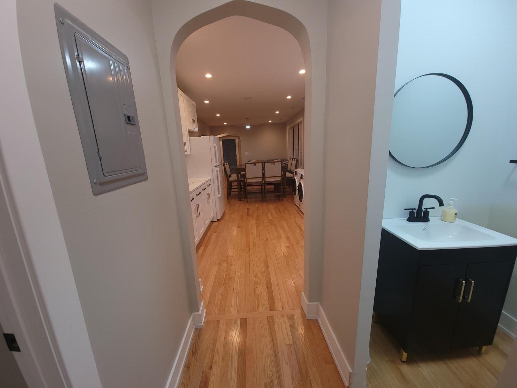 Beautiful 4 Bedroom 2 Bathroom Near Everything * Chicago
