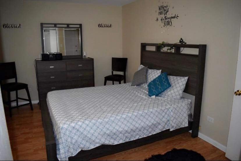 A Cozy Escape Spacious 3-bedroom With Bonus Area Apartment *