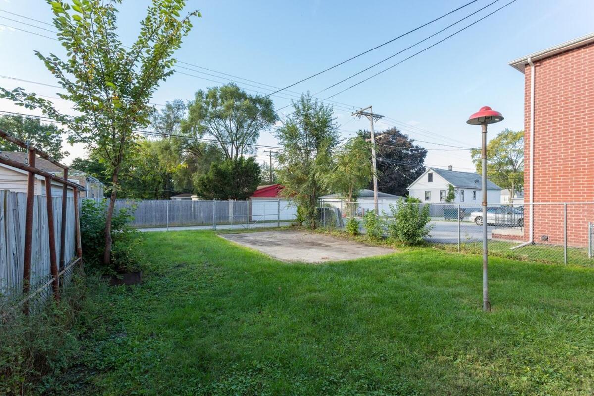 A Cozy Escape Spacious 3-bedroom With Bonus Area Apartment *