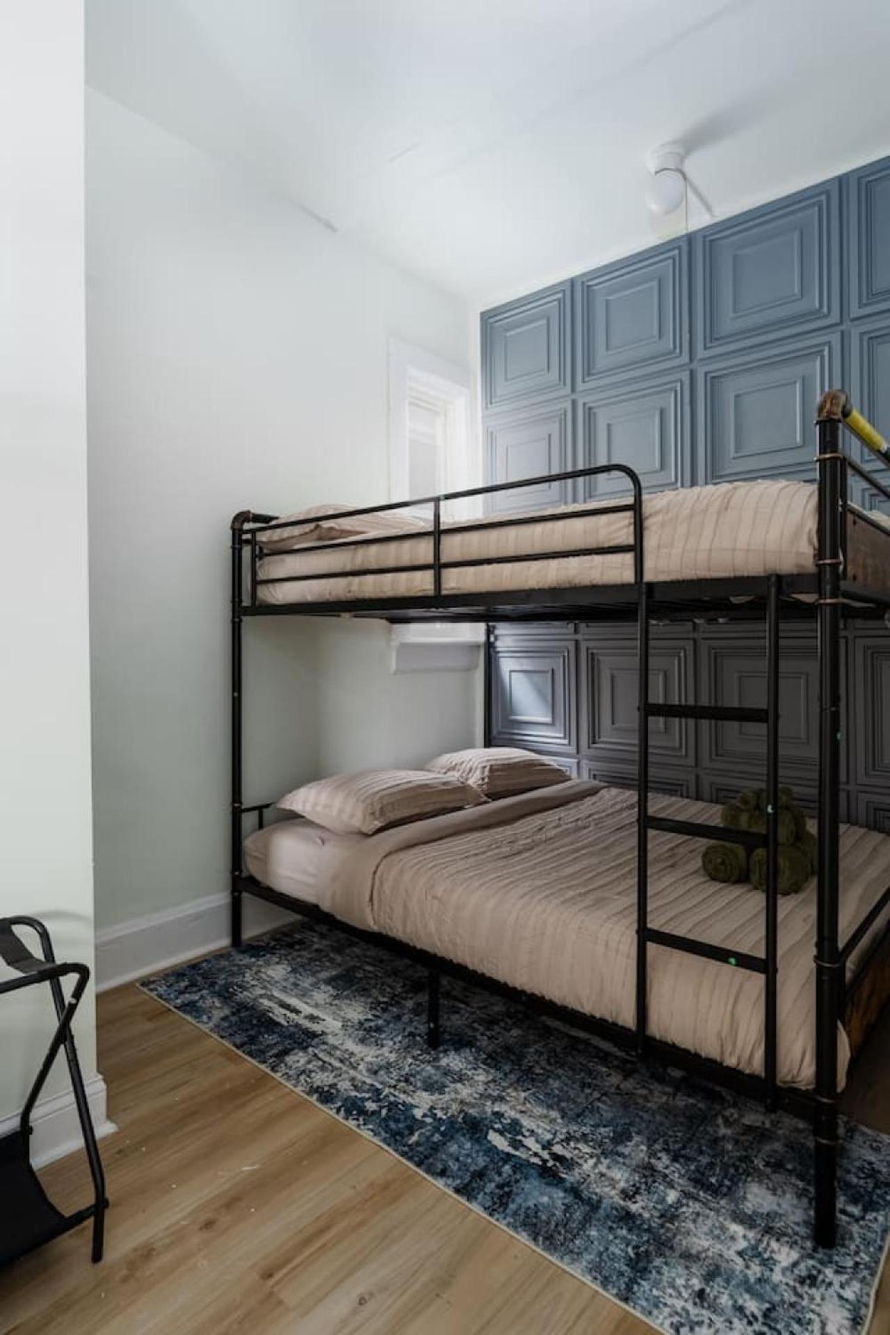 Dwntn 10mins And Sleeps 10 In Vintage And Free Parking Apartment