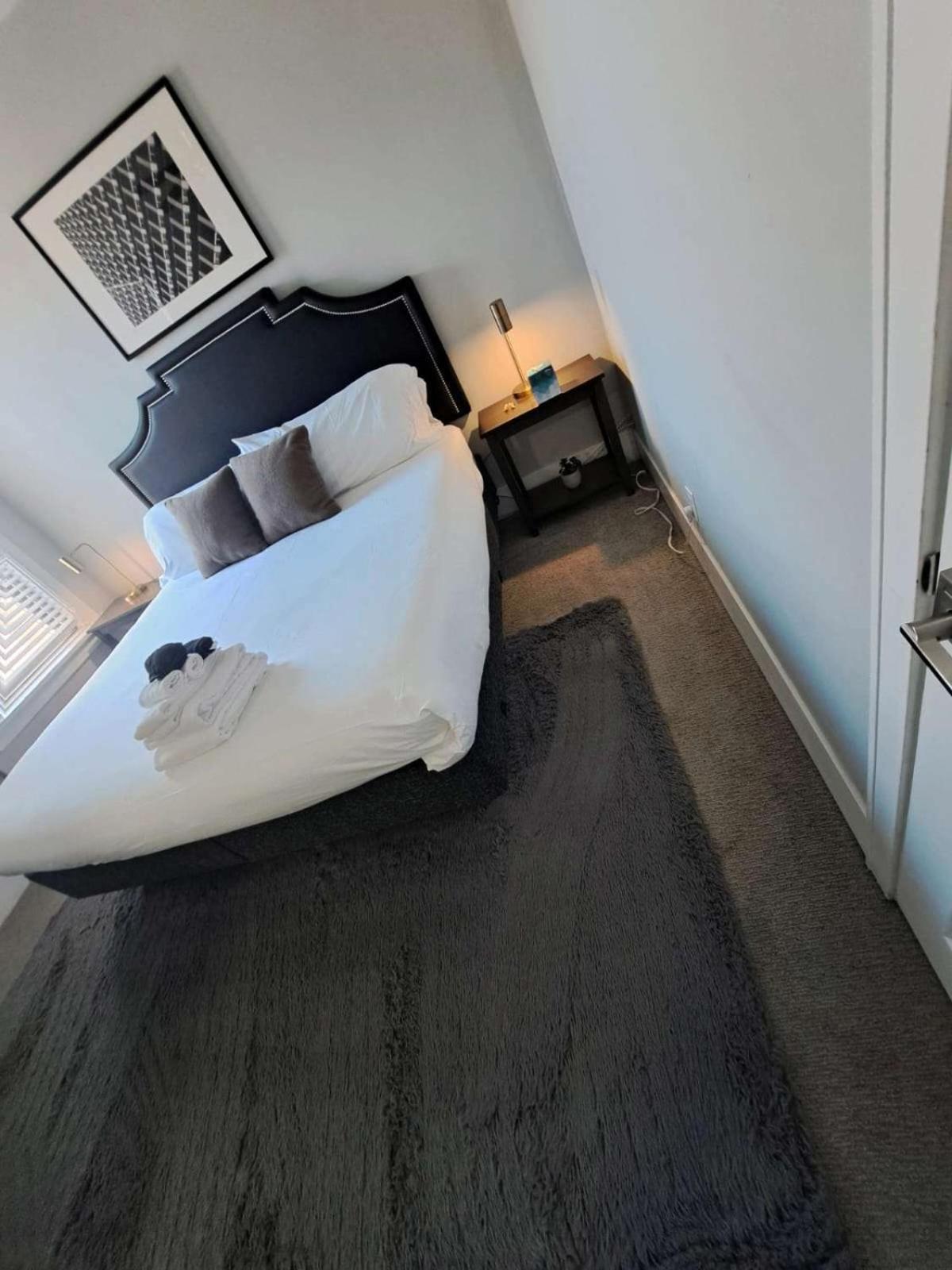 Sleek Style 3br Haven - Free Parking - Ashland 2n Apartment *