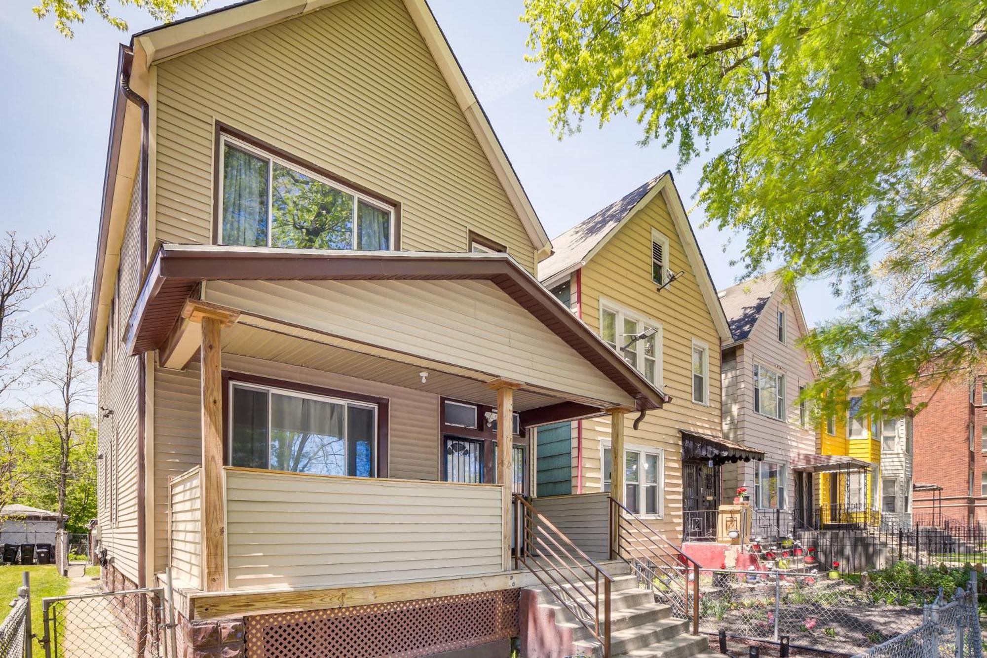 Walk To Metra Long-term Getaway In Chicago! Apartment *