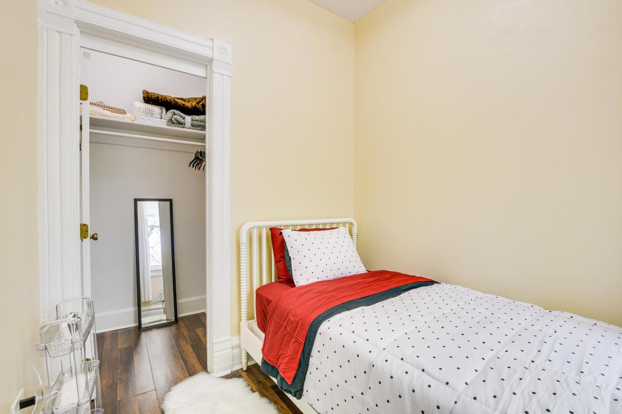 Apartment Walk To Metra Long-term Getaway In Chicago! *