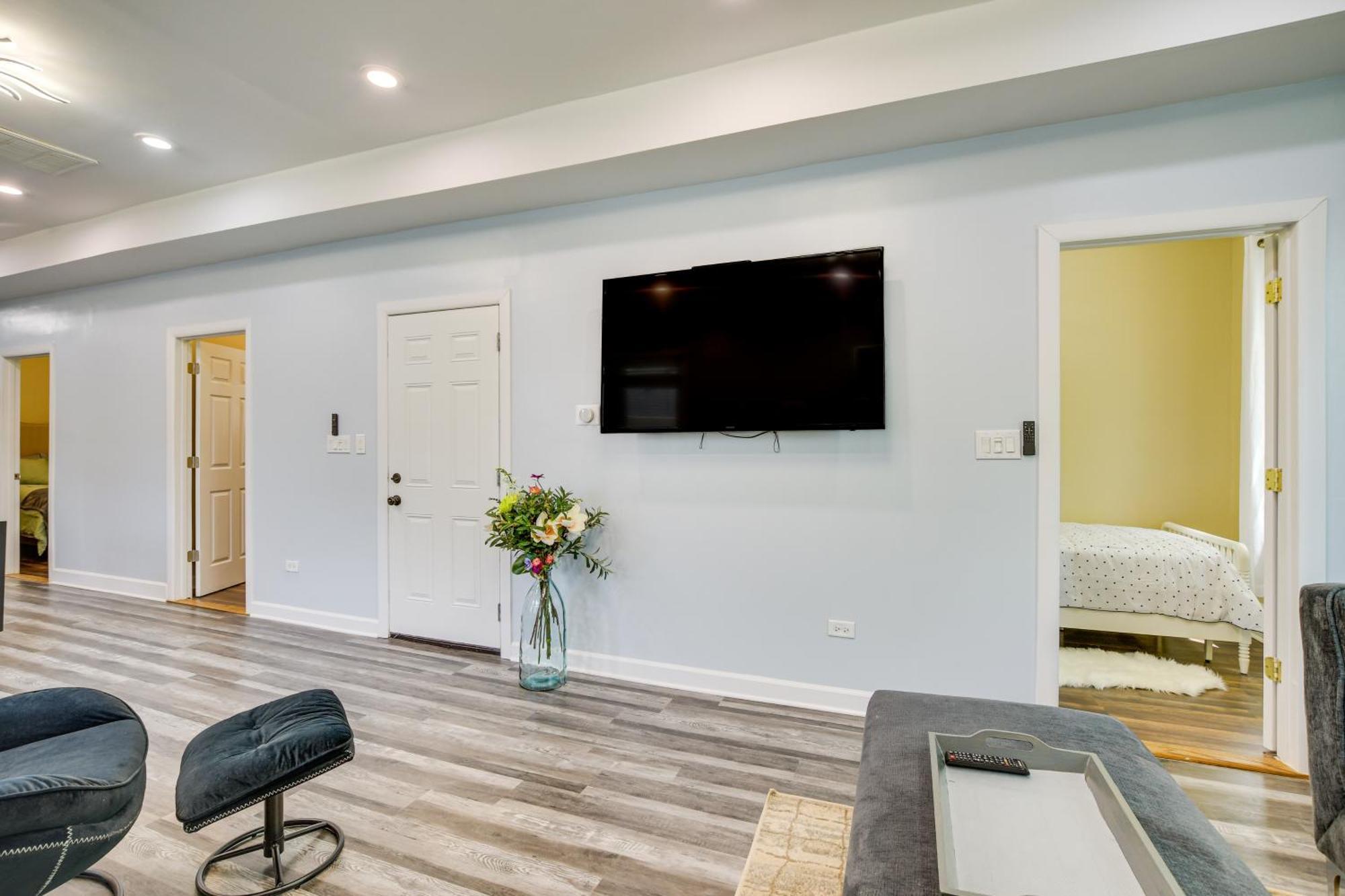 Walk To Metra Long-term Getaway In Chicago! Apartment Chicago