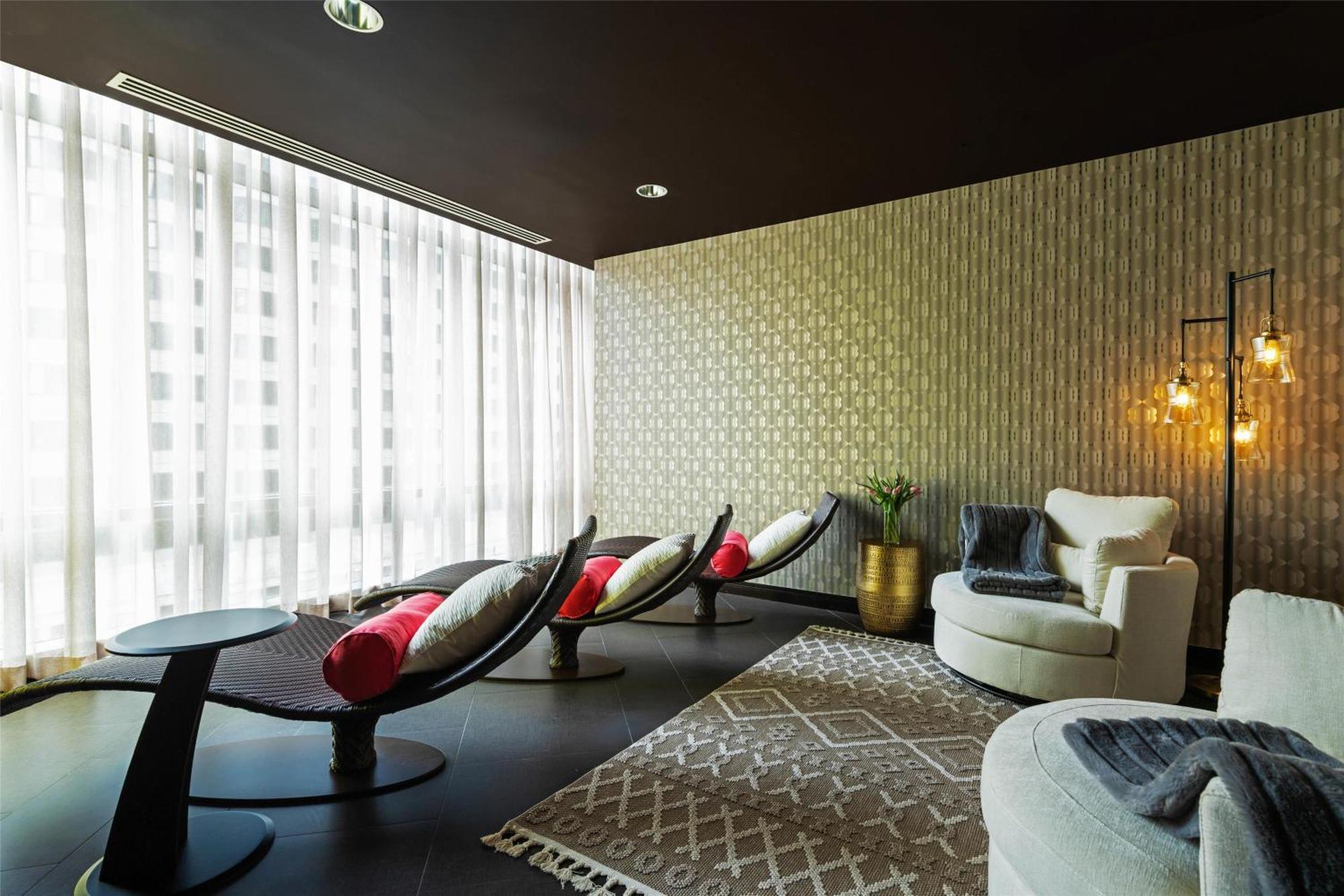 Thewit Chicago, A Hilton Hotel