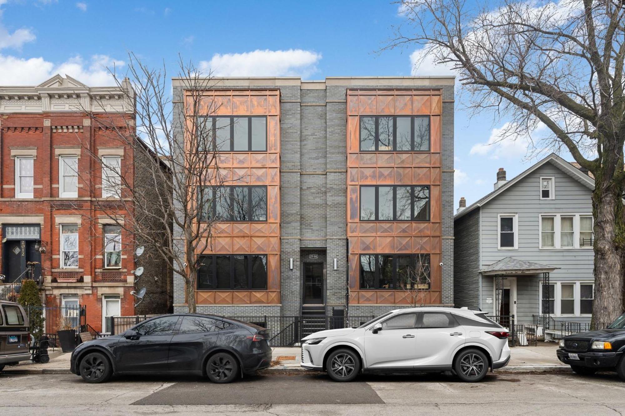 3 Bed 2 Bath Retreat W Balcony & Parking Chicago