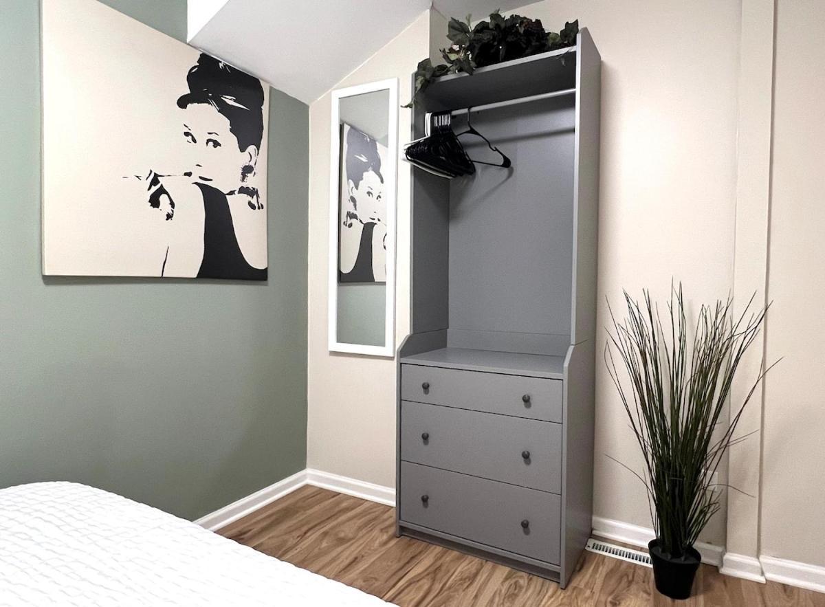 The Banksy-free Parking -4 Bedroom W King Bed- Firepit Rooftop Near United Center *