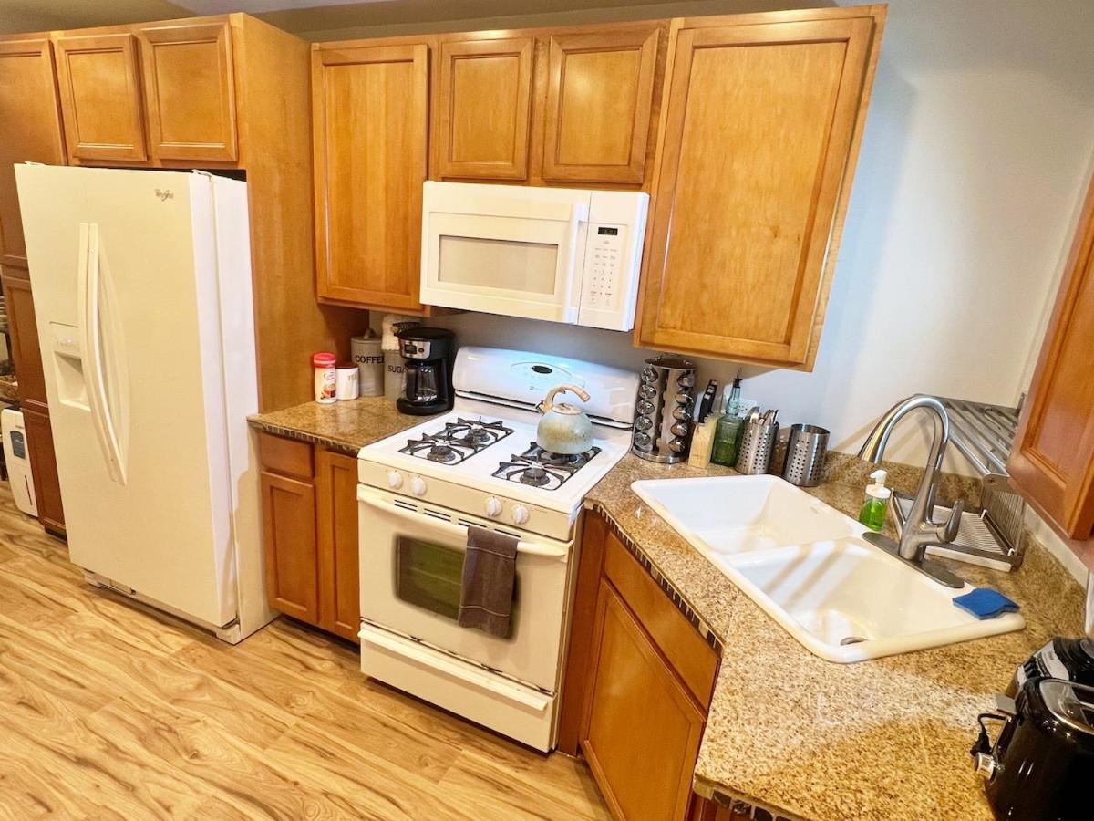 The Banksy-free Parking -4 Bedroom W King Bed- Firepit Rooftop Near United Center Apartment
