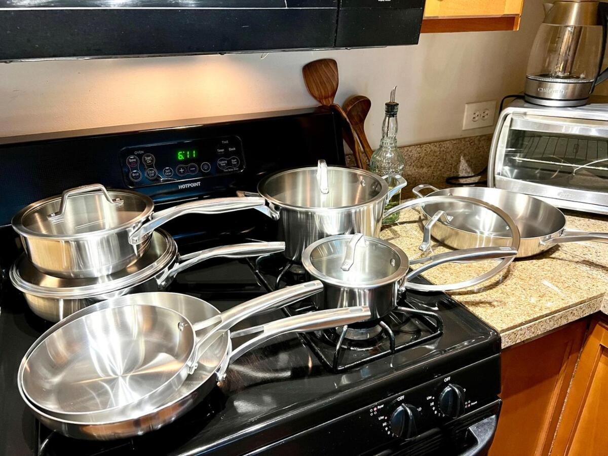 Apartment The Banksy-free Parking -4 Bedroom W King Bed- Firepit Rooftop Near United Center Chicago