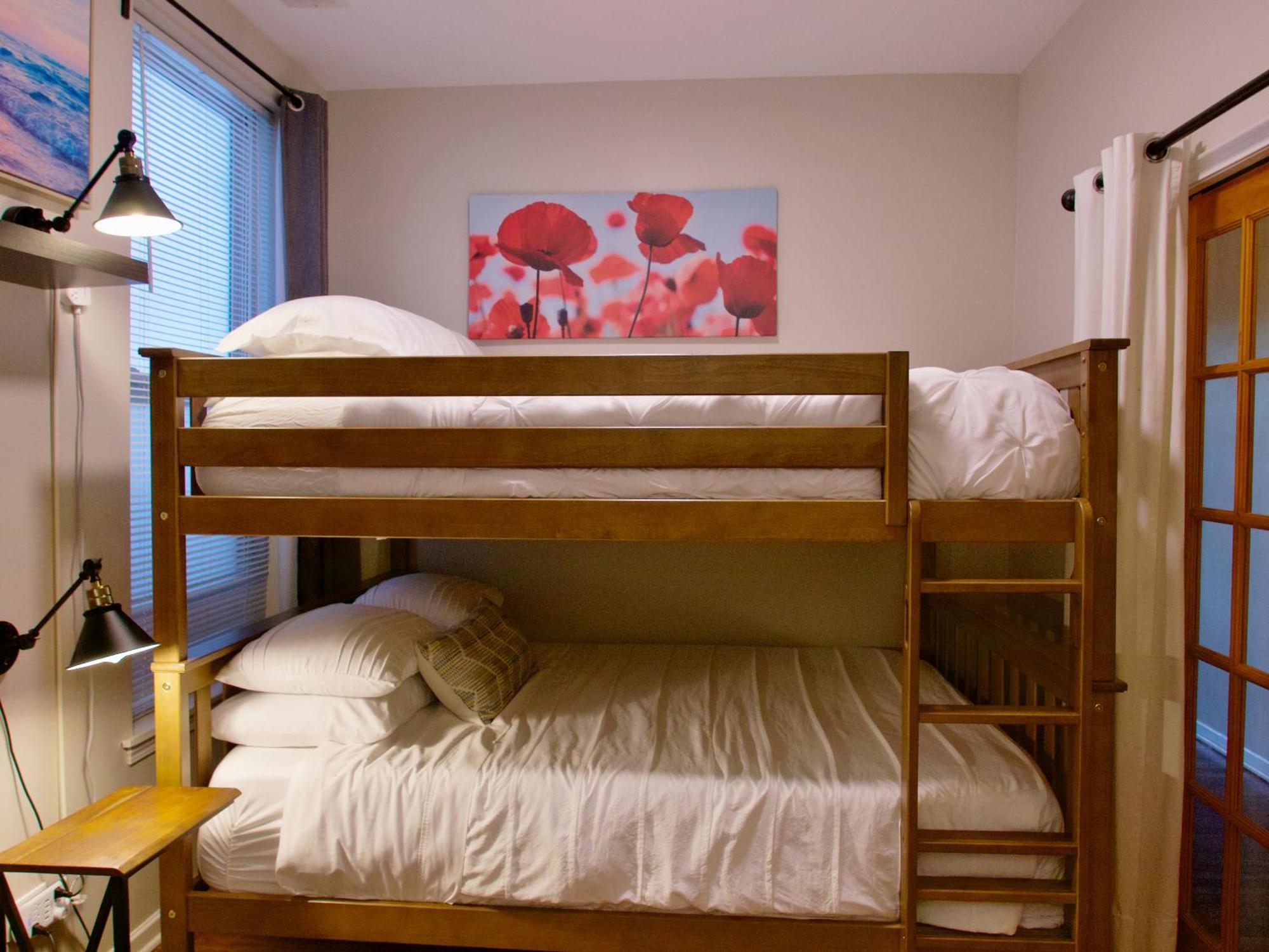 Apartment The Banksy-free Parking -4 Bedroom W King Bed- Firepit Rooftop Near United Center
