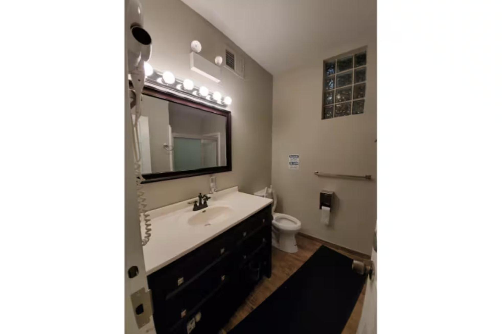 Hotel Cozy Private In Prime Downtown