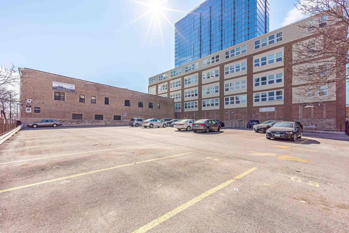 Mccormick Place: Modern 420-friendly Gem On Michigan Avenue