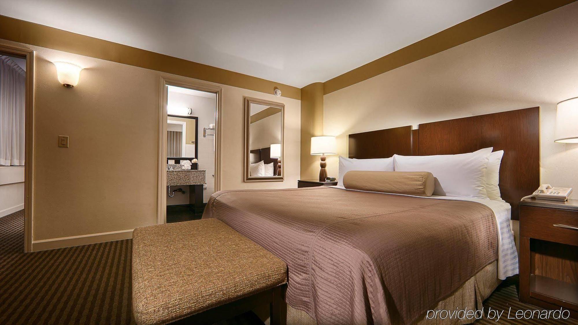 Hotel Western Downtown-river North 3*