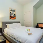 Smart Studio In Lincoln Park By Sonder