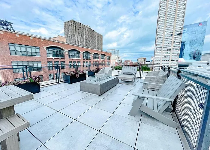 Modern 2Br In South Loop Near Soldier Field, Grant Park, Downtown, & Lakefront Trail