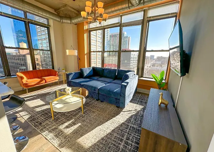 South Loop 2Br Corner Unit With Natural Light, Optional Parking And Guest Access Near Downtown Chicago And Mccormick Place