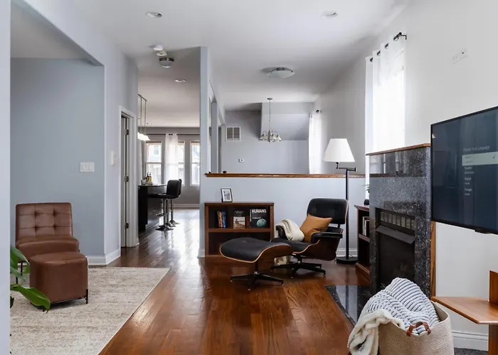 Spacious Three Bedroom Apt With Parking And Patio