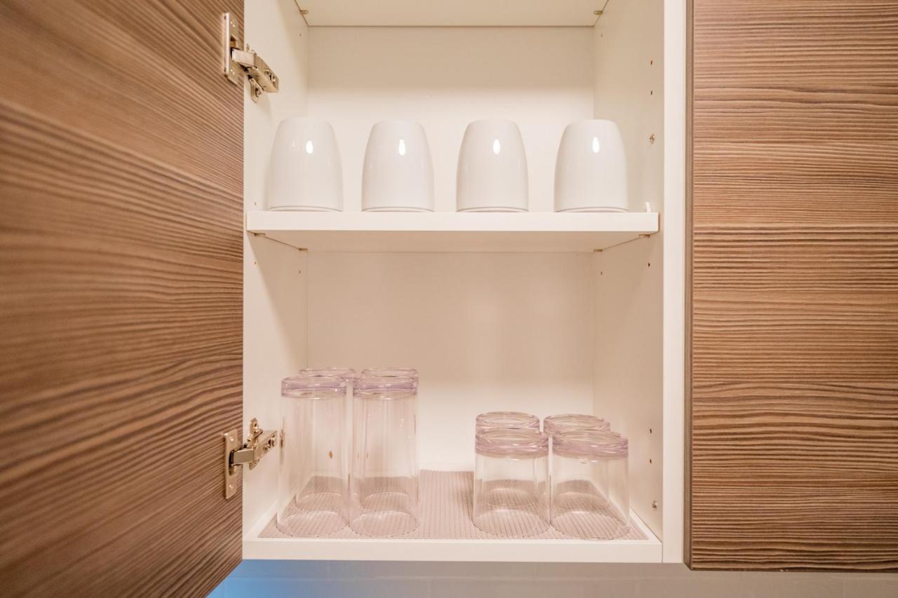 Comfy And Complete Studio Apt Near Boystown - Oakdale 317 Rep Apartment