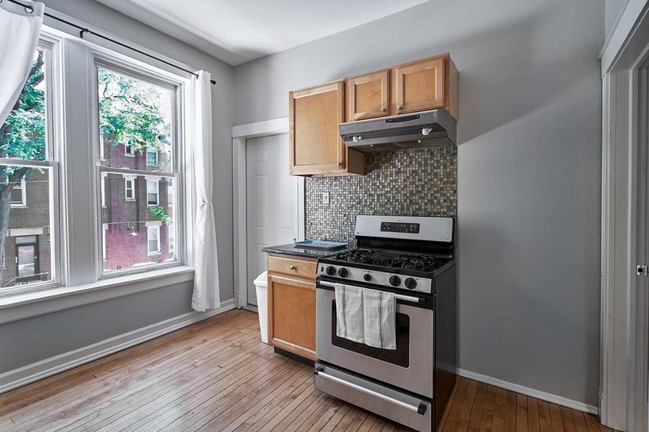 Frontdesk Bright Open 3 Bedroom Apt In West Depaul Apartment