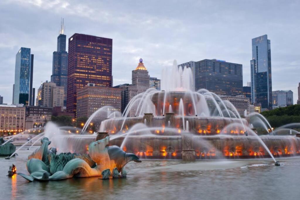 Family-friendly 3br Near Mccormick Place, Soldier Field & Shedd Aquarium, A Prime South Loop Spot Apartment Chicago