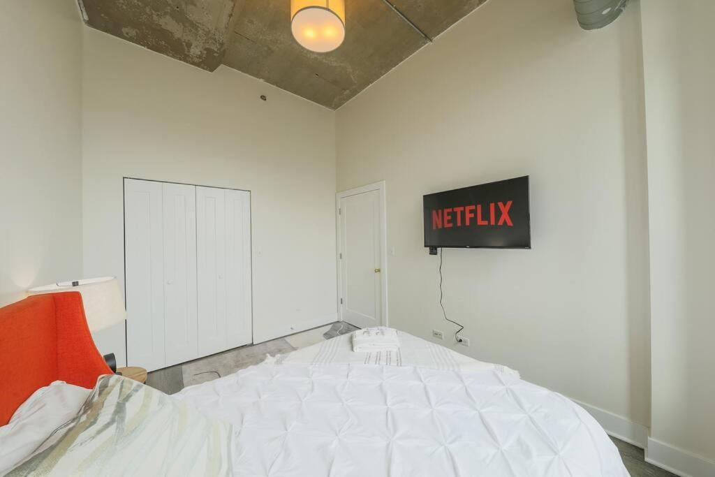Cozy 2br With Optional Parking And Gym Access Near Field Museum, Lakefront & Mccormick Place Apartment *