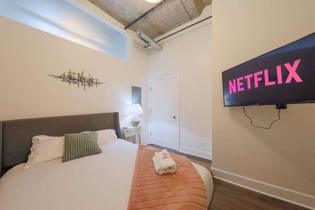 Cozy 2br With Optional Parking And Gym Access Near Field Museum, Lakefront & Mccormick Place