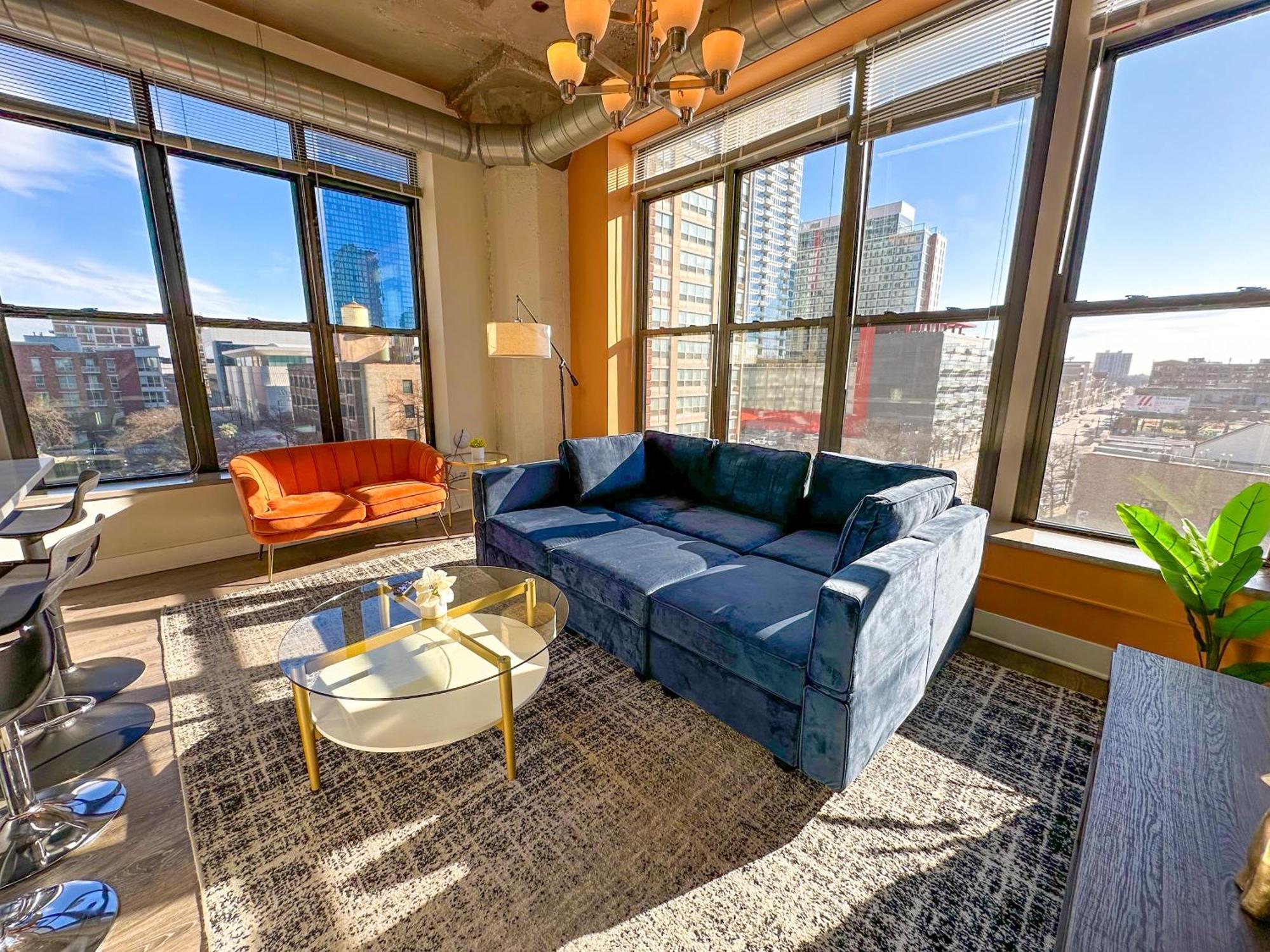 Apartment South Loop 2br Corner Unit With Natural Light, Optional Parking And Guest Access Near Downtown And Mccormick Place