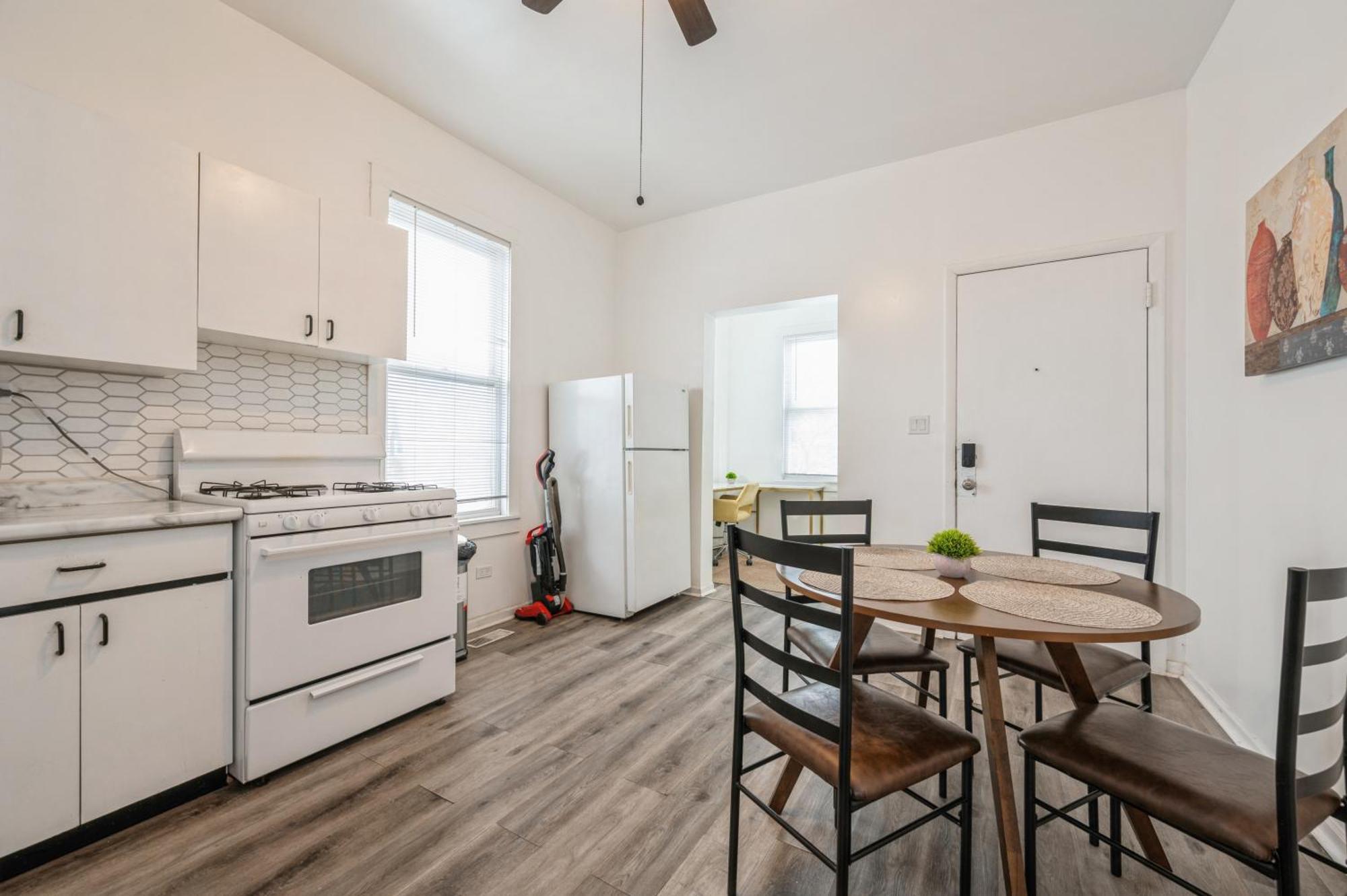 Cozy Two Bedroom Unit Near Lakeview Lincolnpark Wrigley Apartment *