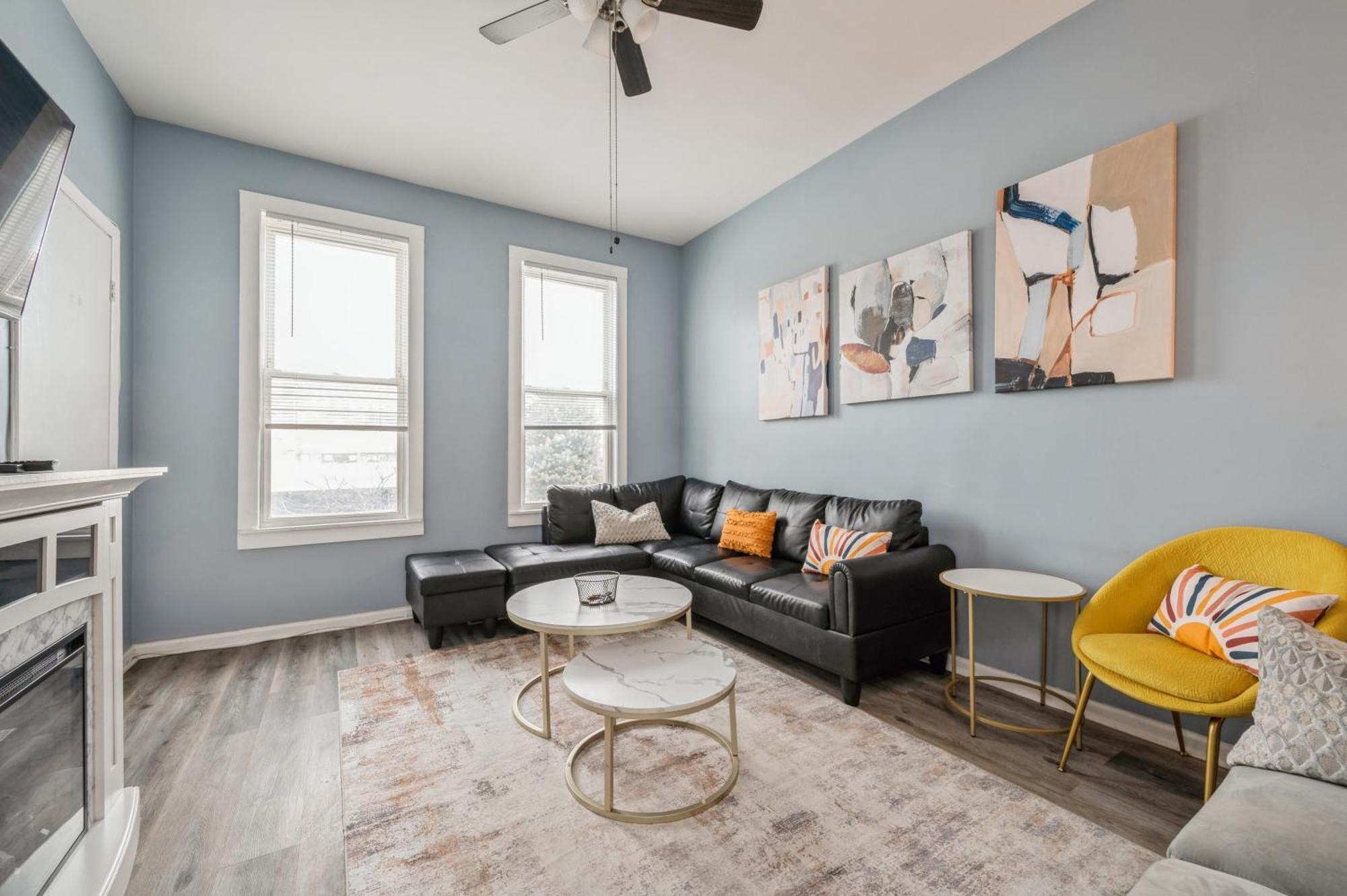 Cozy Two Bedroom Unit Near Lakeview Lincolnpark Wrigley *