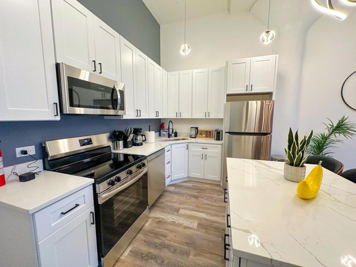 Luxury 6br With Pool Table Sleeps 12 Perfect For Group Near Mccormick Place, Grant Park And Soldier Field Apartment