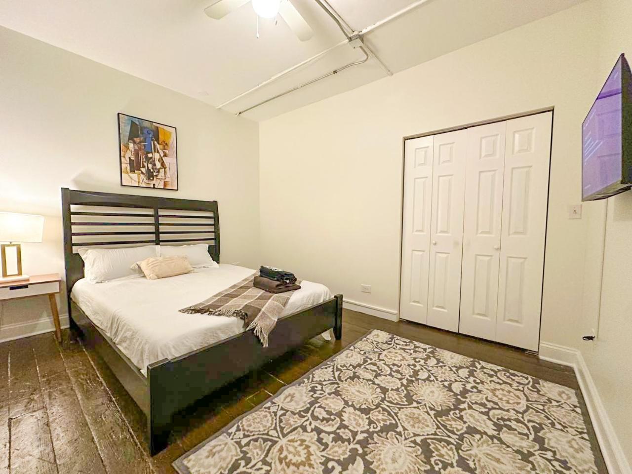 Mccormick Place Spacious 5br With Pool Table & Optional Parking Sleeps 10 Near Soldier Field And Grant Park Chicago
