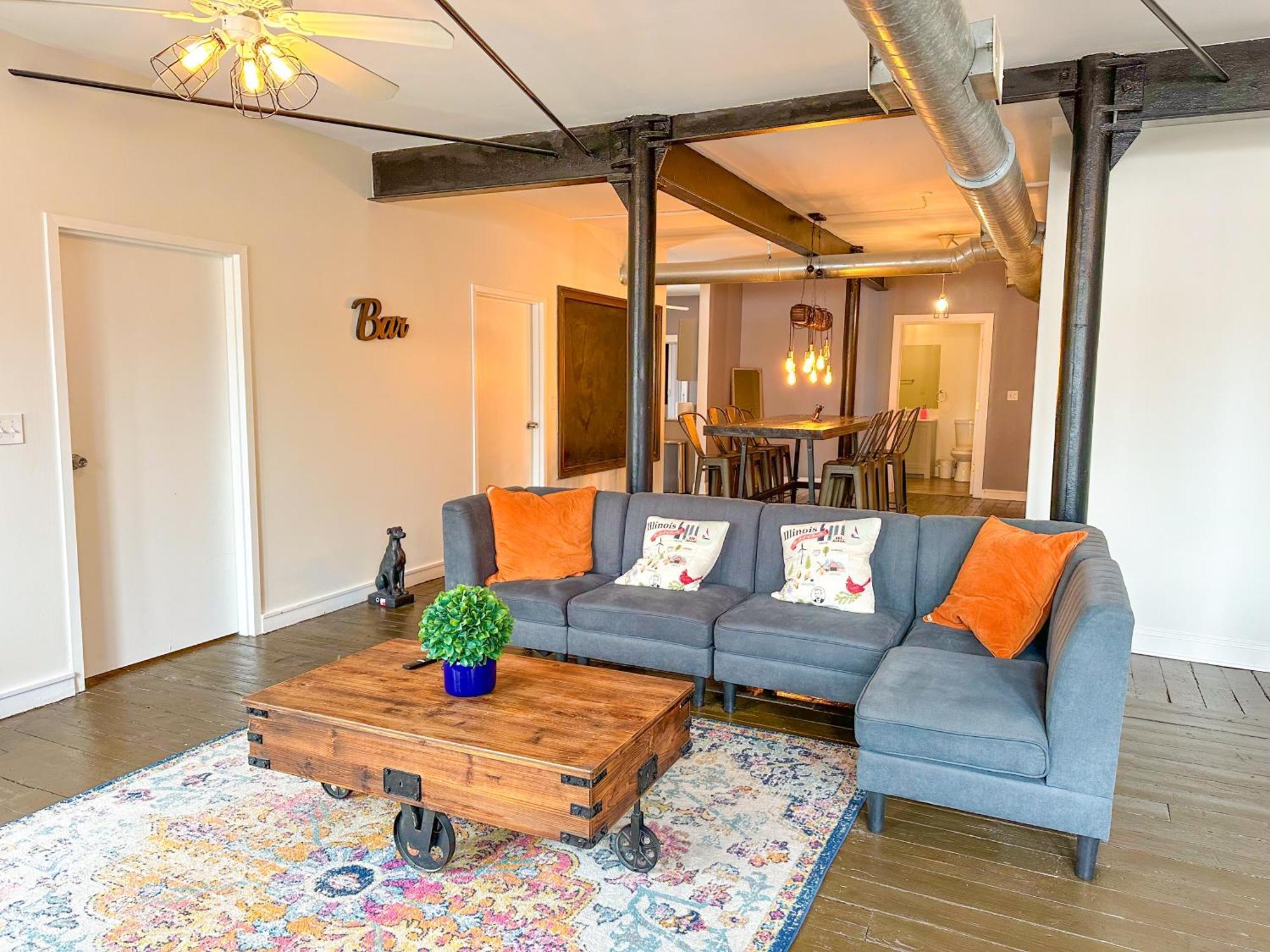 Mccormick Place Spacious 5br With Pool Table & Optional Parking Sleeps 10 Near Soldier Field And Grant Park Apartment Chicago