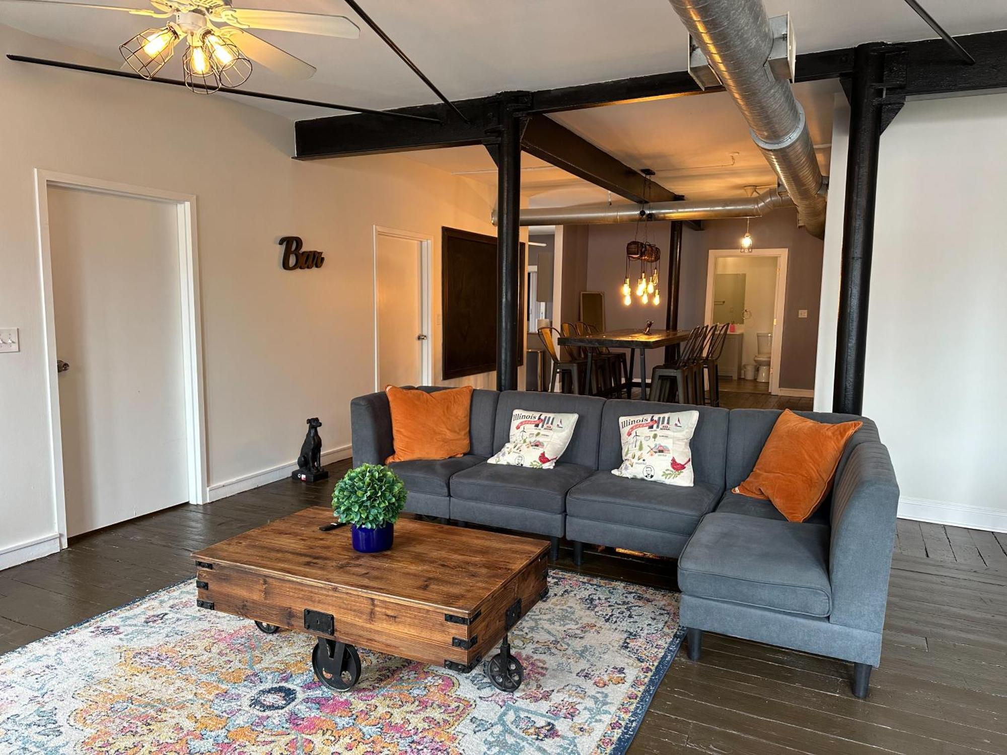 Apartment Mccormick Place Spacious 5br With Pool Table & Optional Parking Sleeps 10 Near Soldier Field And Grant Park