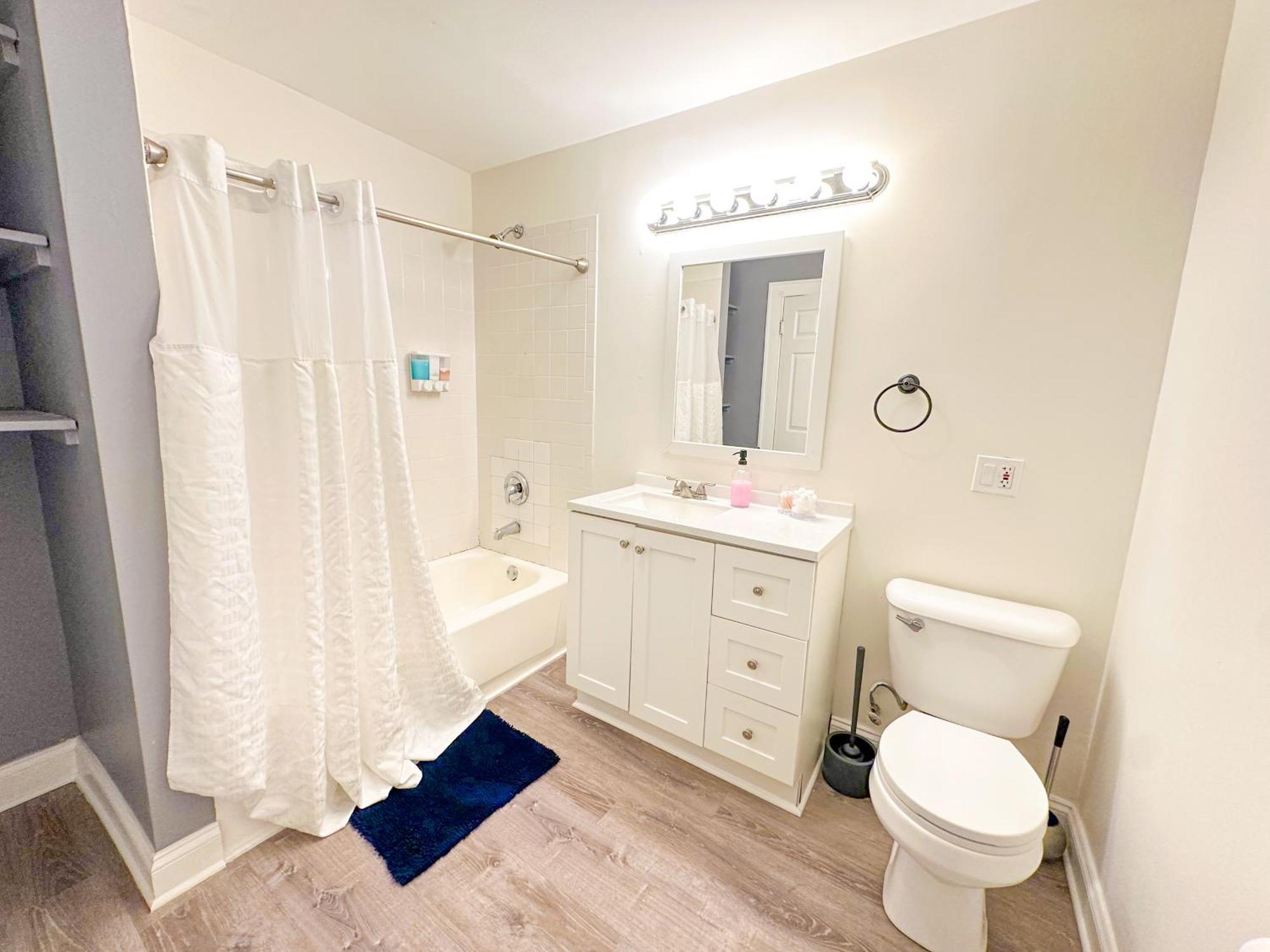Mccormick Place Spacious 5br With Pool Table & Optional Parking Sleeps 10 Near Soldier Field And Grant Park Apartment Chicago