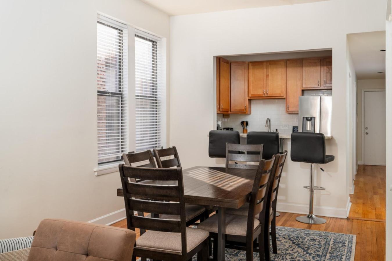 Charming Renovated Apartment In Ukrainian Village Apartment *