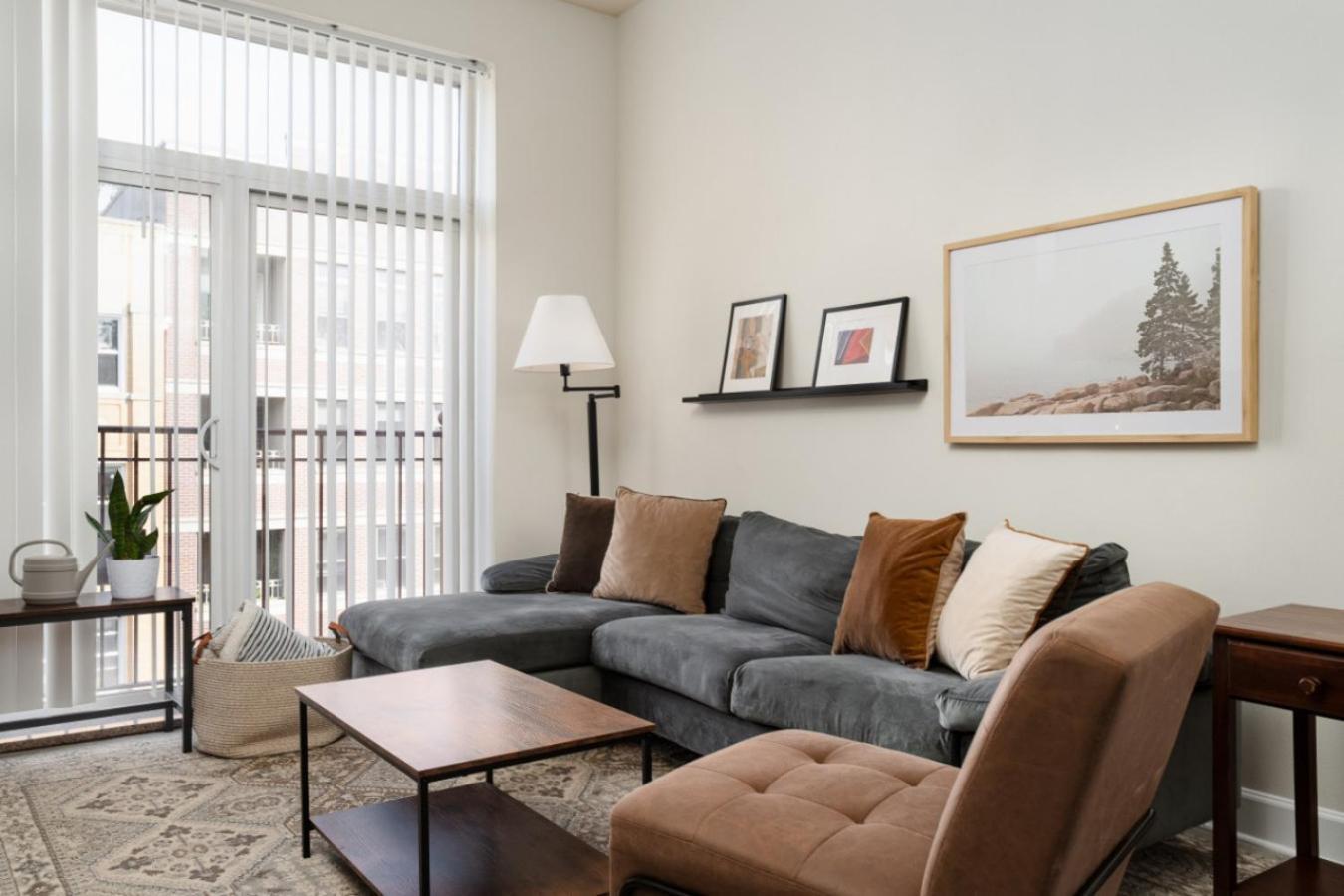 Charming Renovated Apartment In Ukrainian Village Apartment *