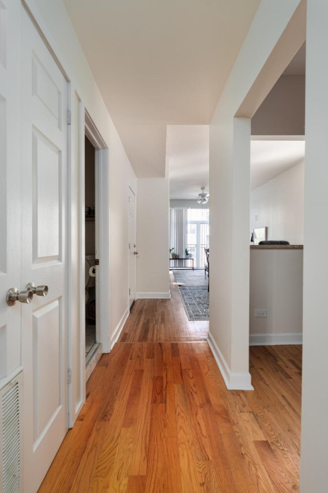 Charming Renovated Apartment In Ukrainian Village