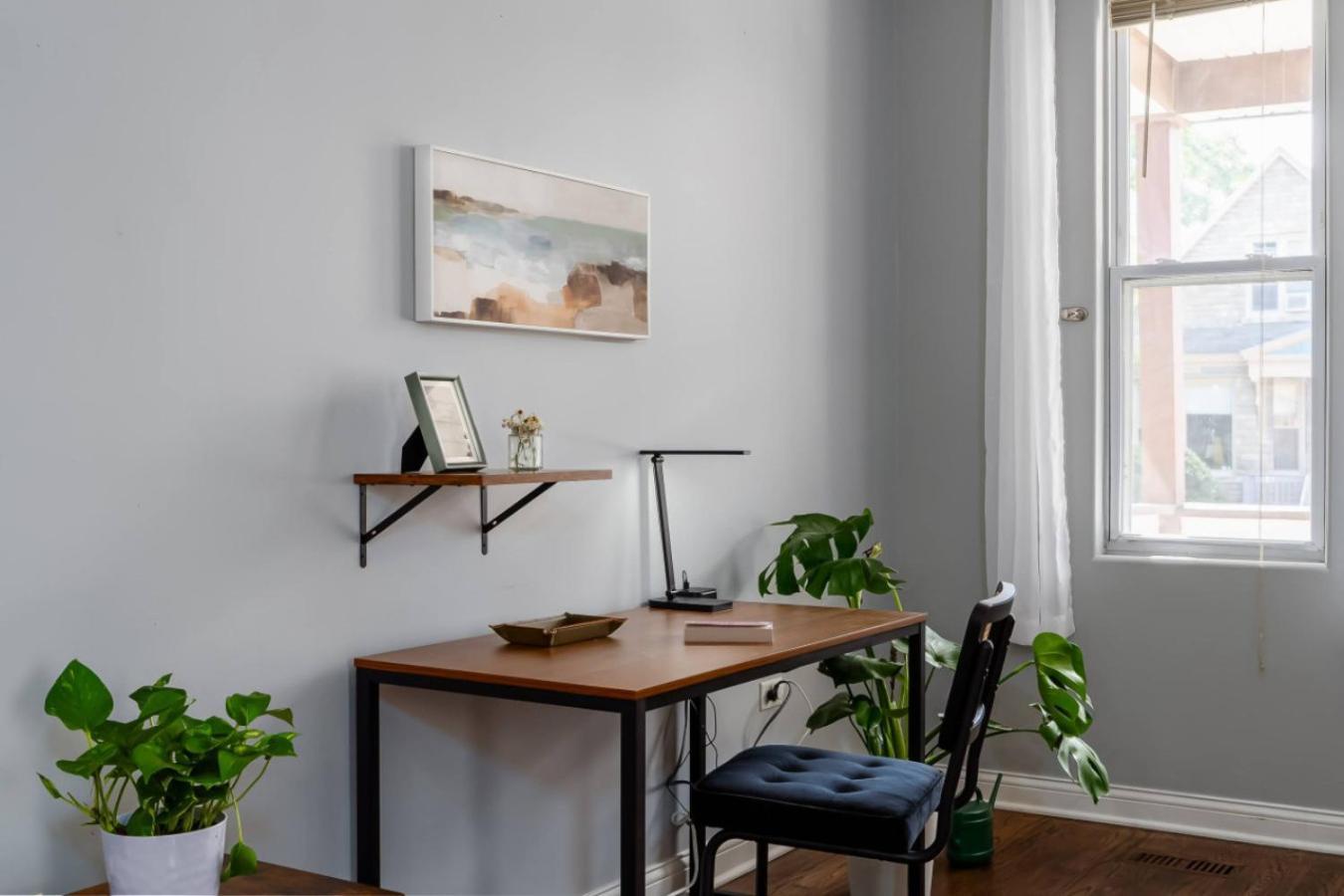 Apartment Spacious Three Bedroom With Parking And Patio