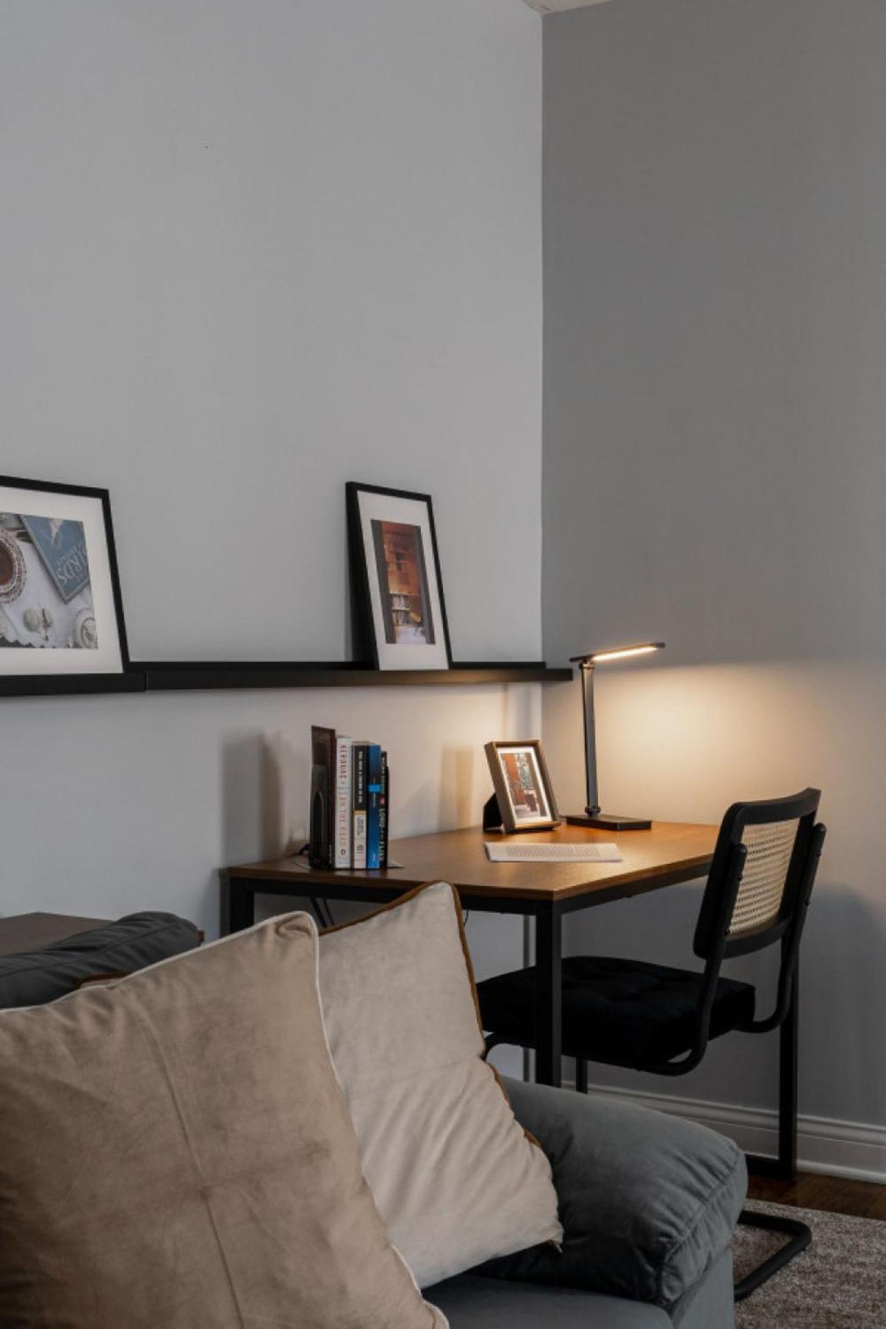 Apartment Spacious Three Bedroom With Parking And Patio