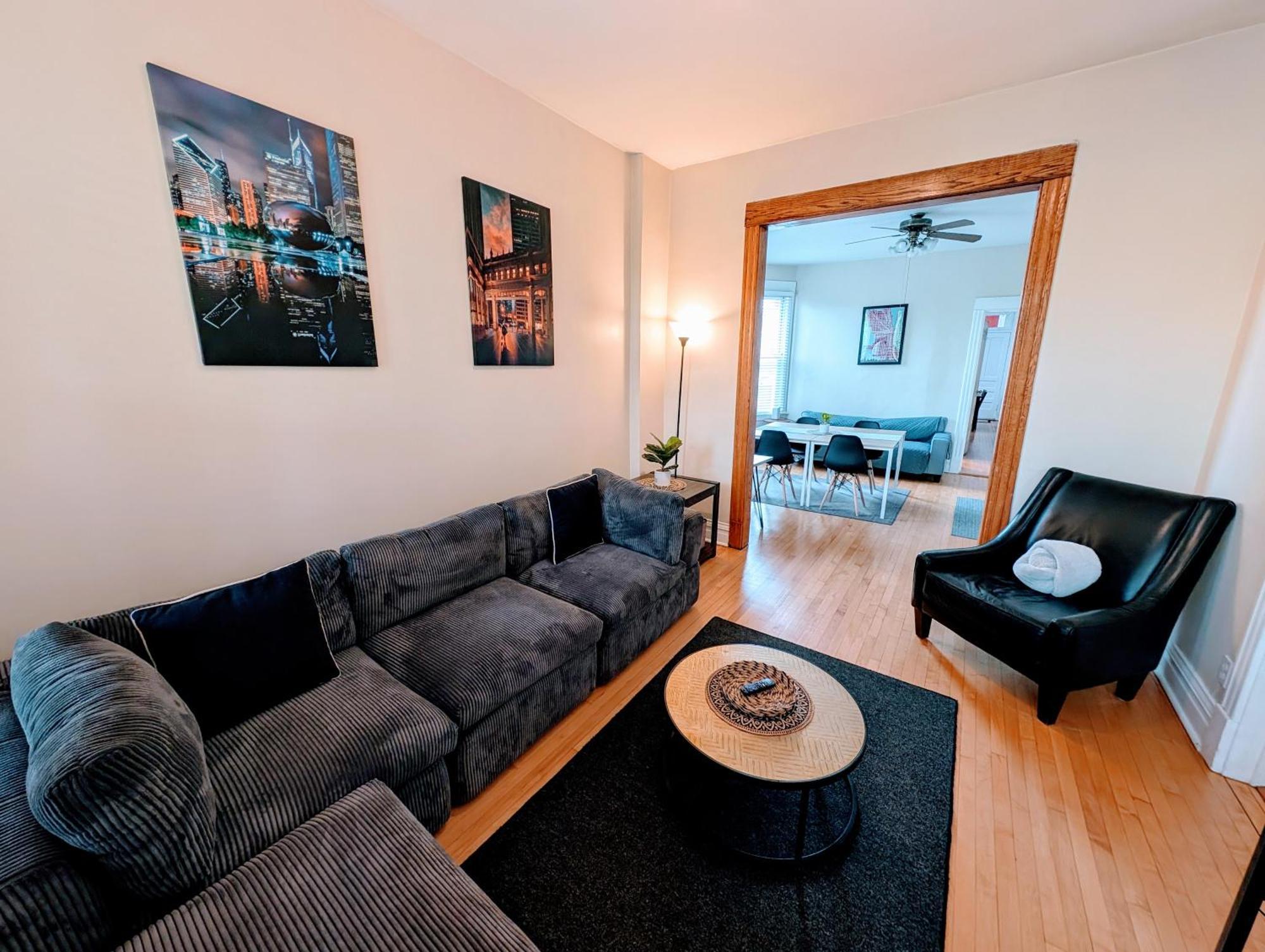 The Roscoe Village Apartment