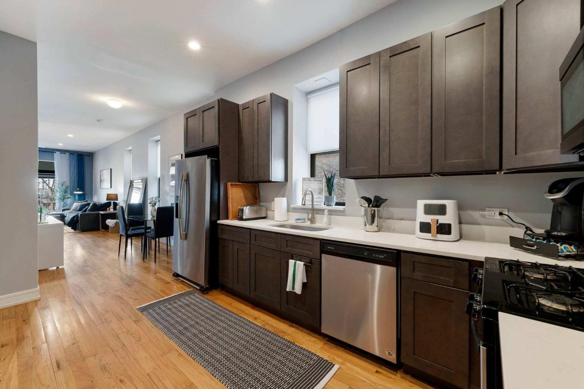 Cozy 2 Bed By West Loop With Parking & Laundry Apartment Chicago