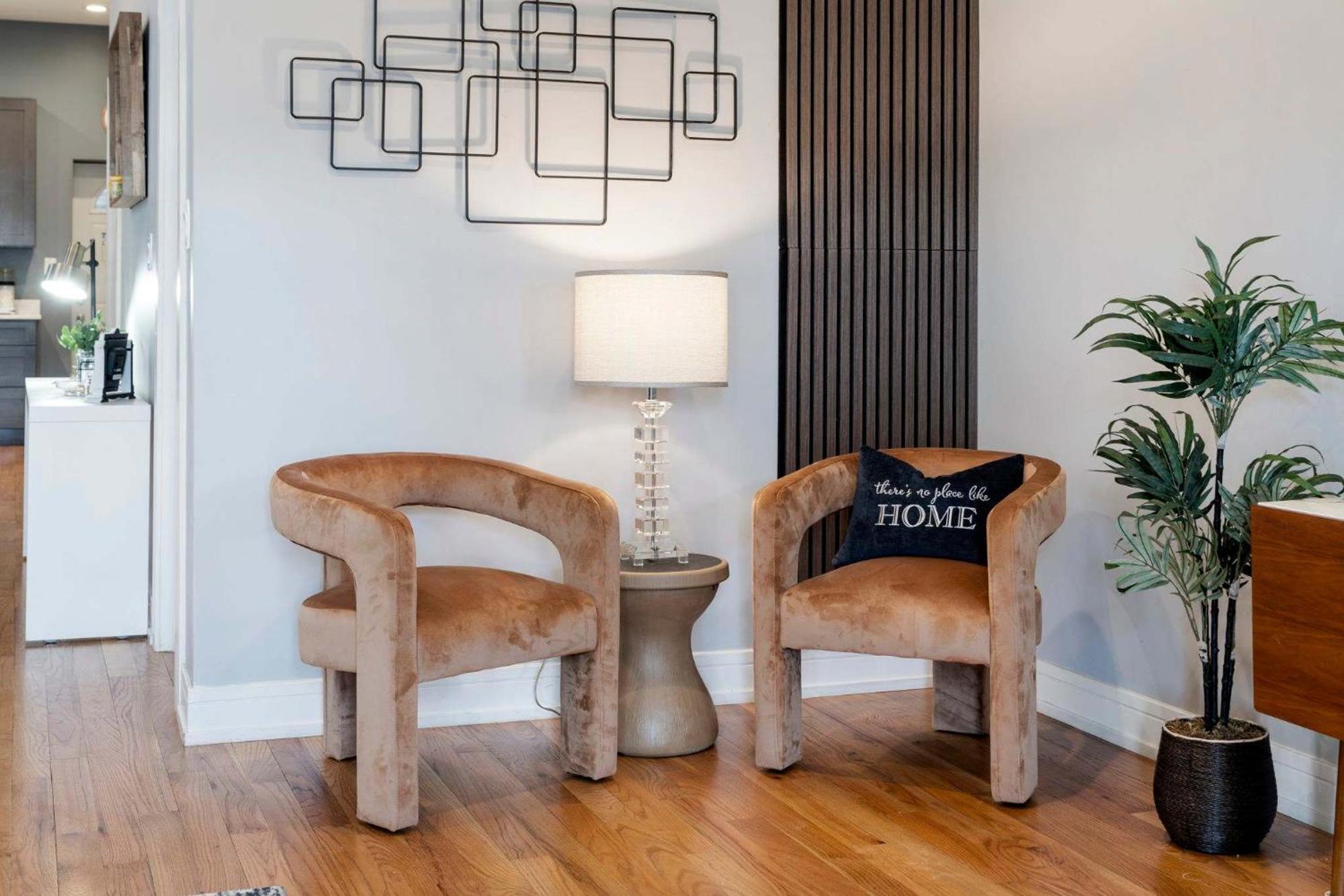 Cozy 2 Bed By West Loop With Parking & Laundry