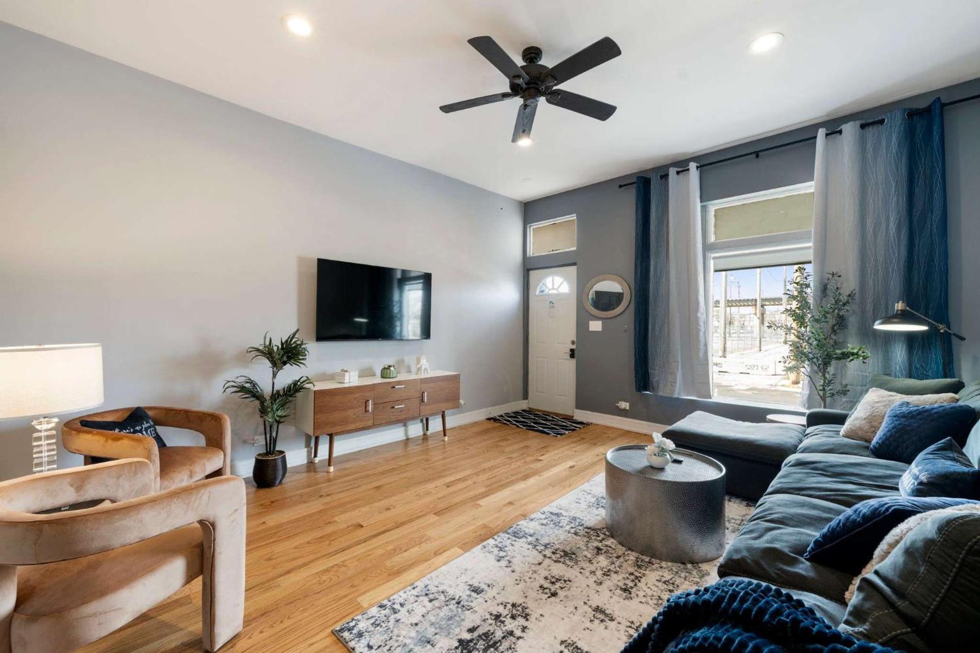 Cozy 2 Bed By West Loop With Parking & Laundry Apartment Chicago