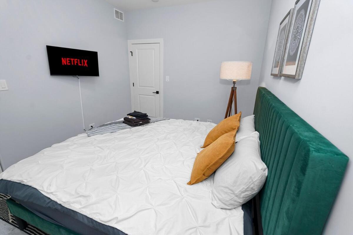 Spacious 3br Family Oasis Sleeps 8 With Free Parking Near Medical District, Douglas Park And Of Illinois *